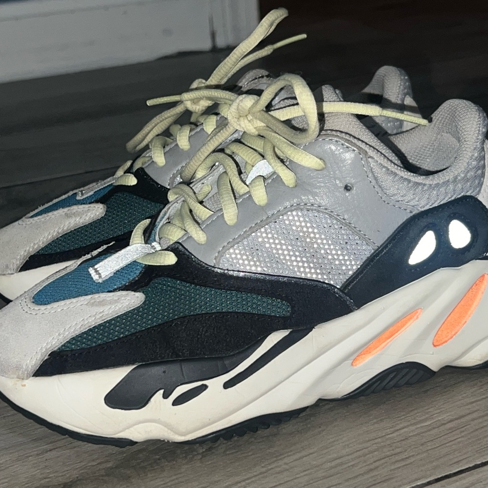 Adidas Yeezy Boost 700 Wave Runner (big kids Size 4y)